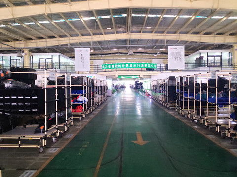 箱包生產(chǎn)車(chē)間圖片素材 新媒體用圖設(shè)計(jì)素材下載